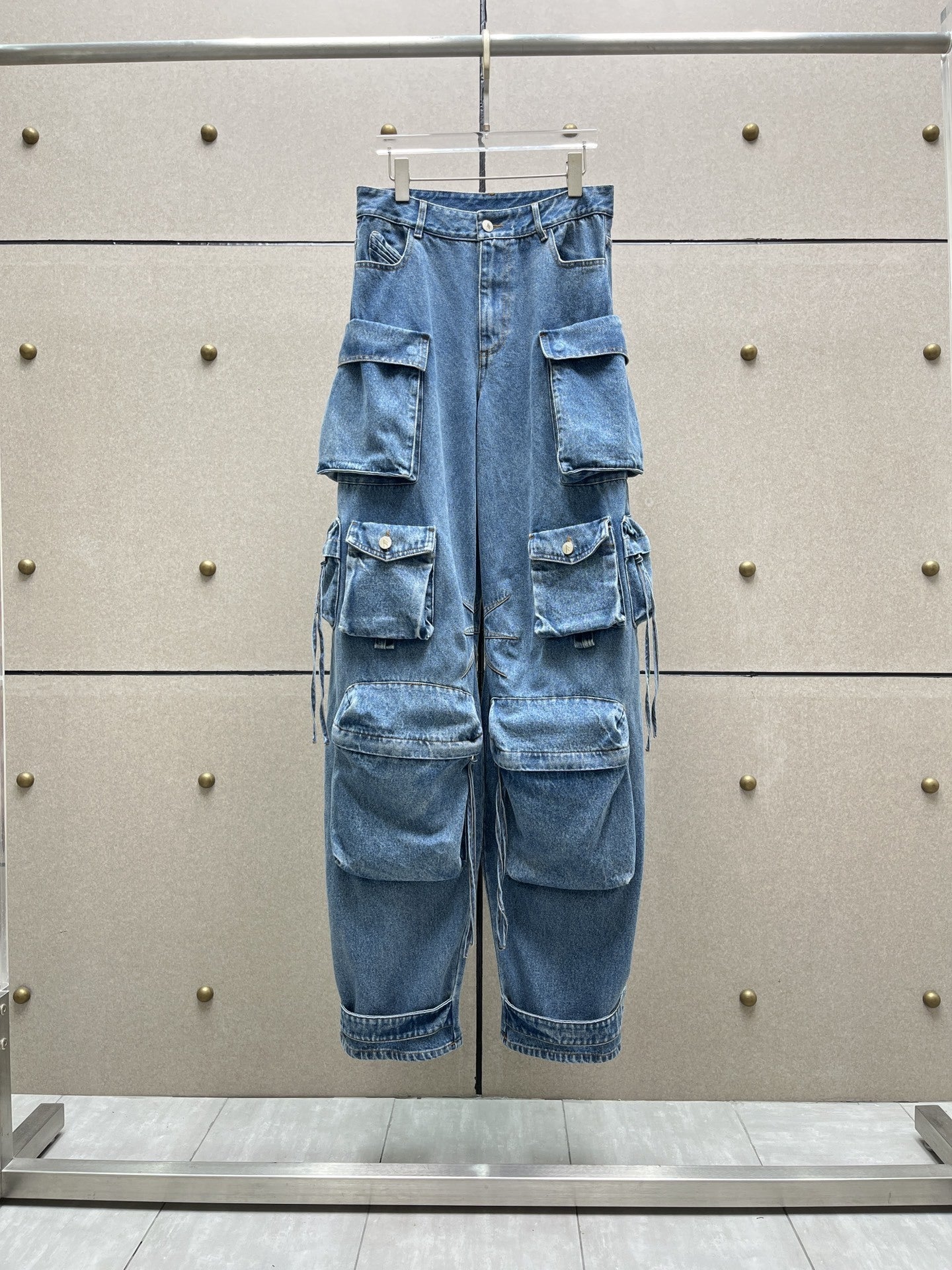 Women's Wide-leg Jeans With Multiple Pockets