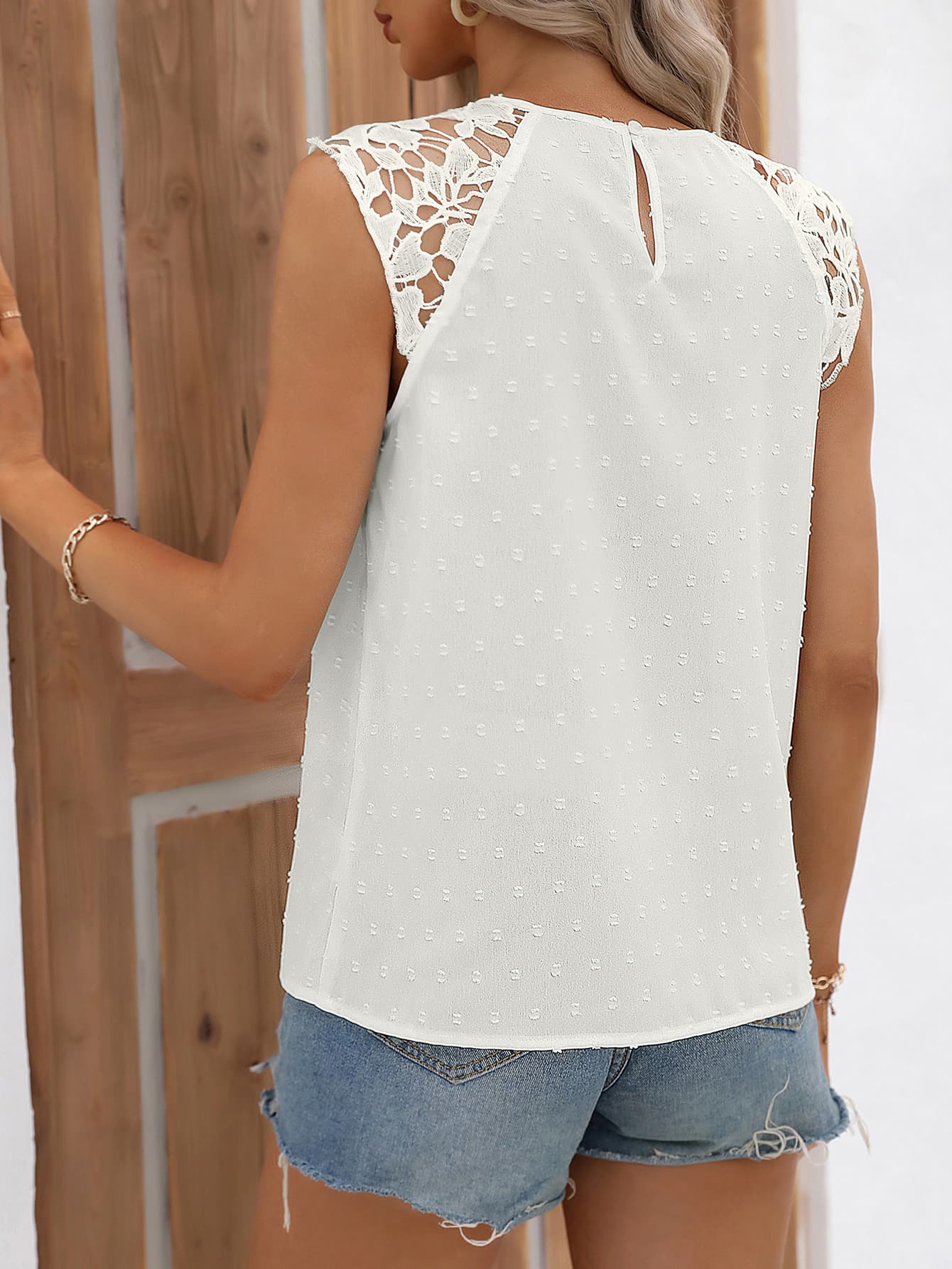 Honey Cutout Round Neck Spliced Lace Tank